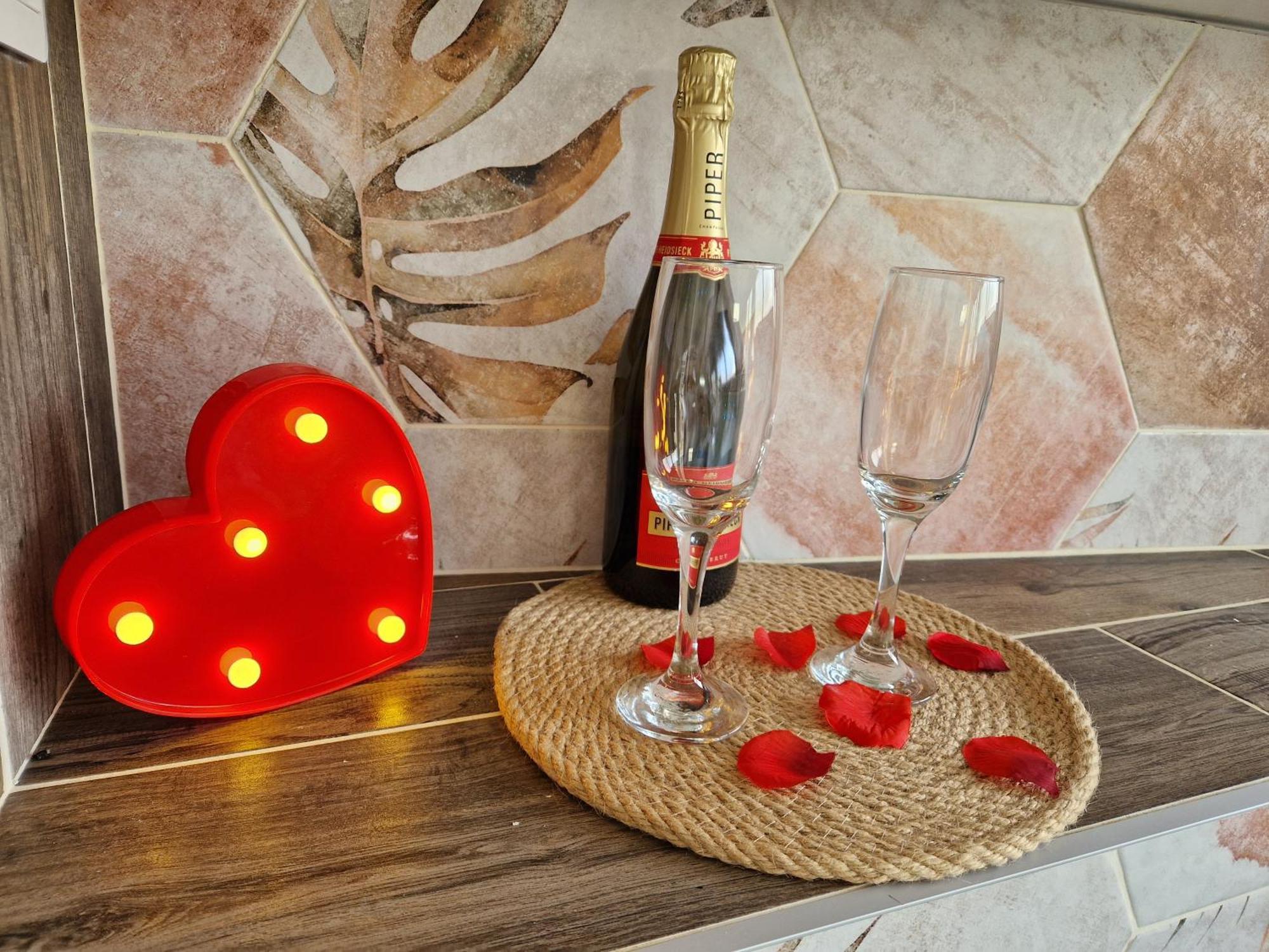 Atoumo Appartement Love Jacuzzi & Jardin Disneyland Paris Quincy-Voisins Экстерьер фото